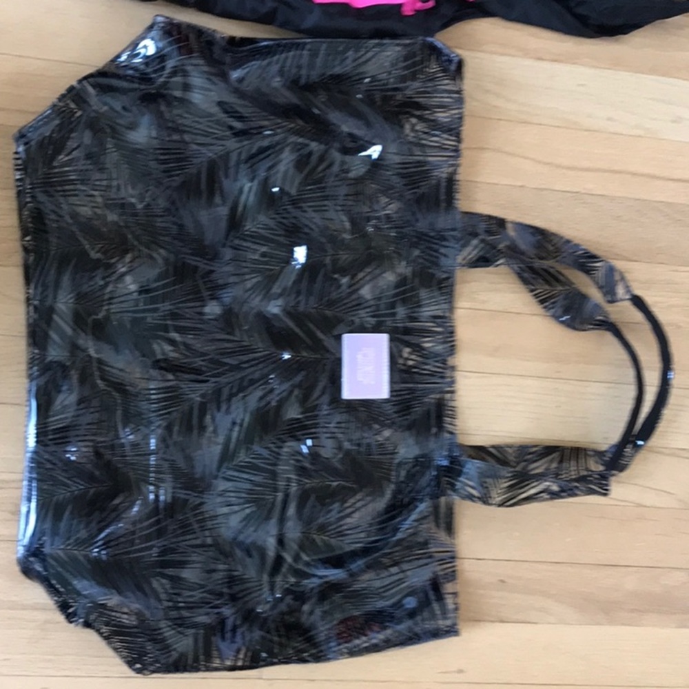 2 VS Pink bags Great weekender& accessory bag NWOT - Picture 6 of 7